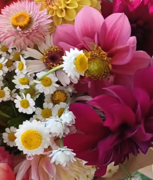 Mother's Day Creative Escape: Bouquet to Canvas